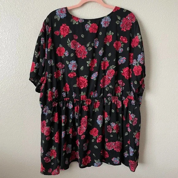 Torrid Rose Floral Blouse Plus Size 4X Black Red Surplice Babydoll Short Sleeve - Picture 8 of 10